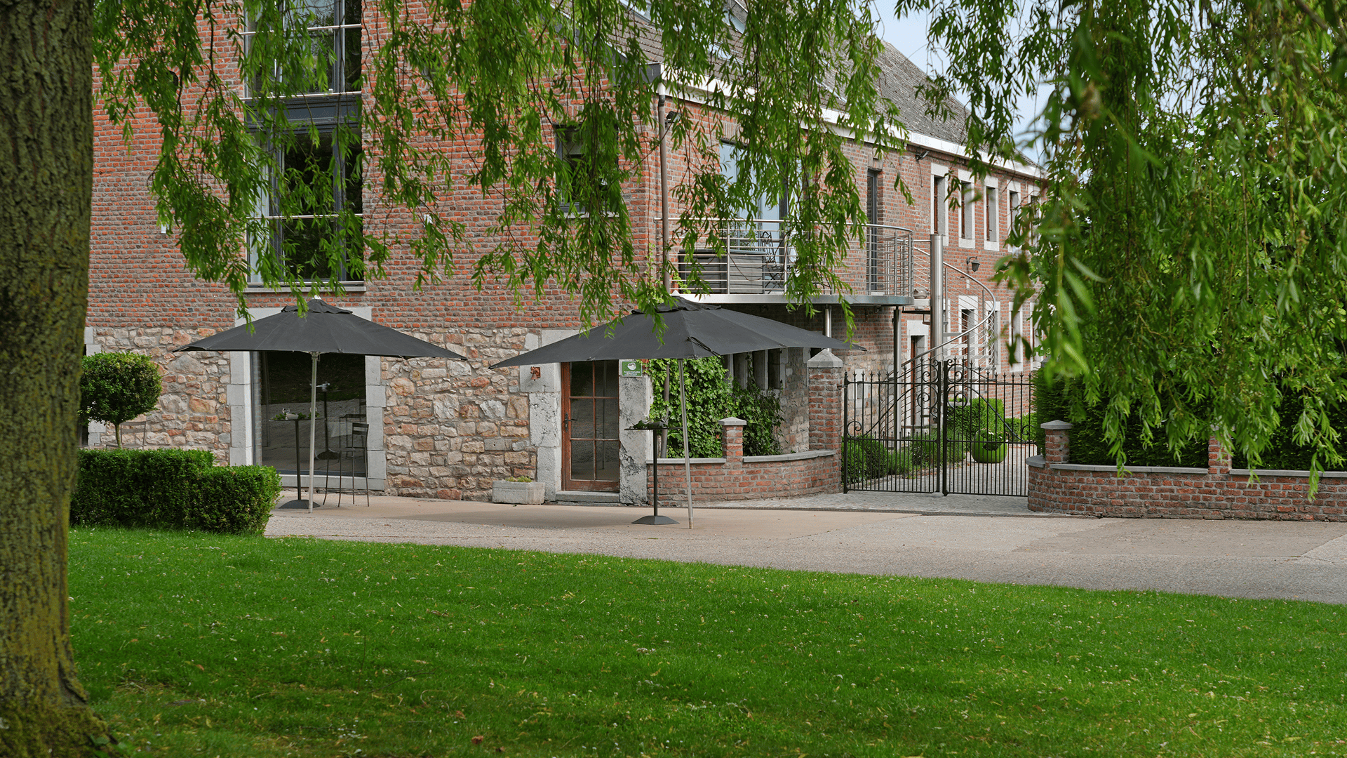 Façade en pierre de La Borboutoise