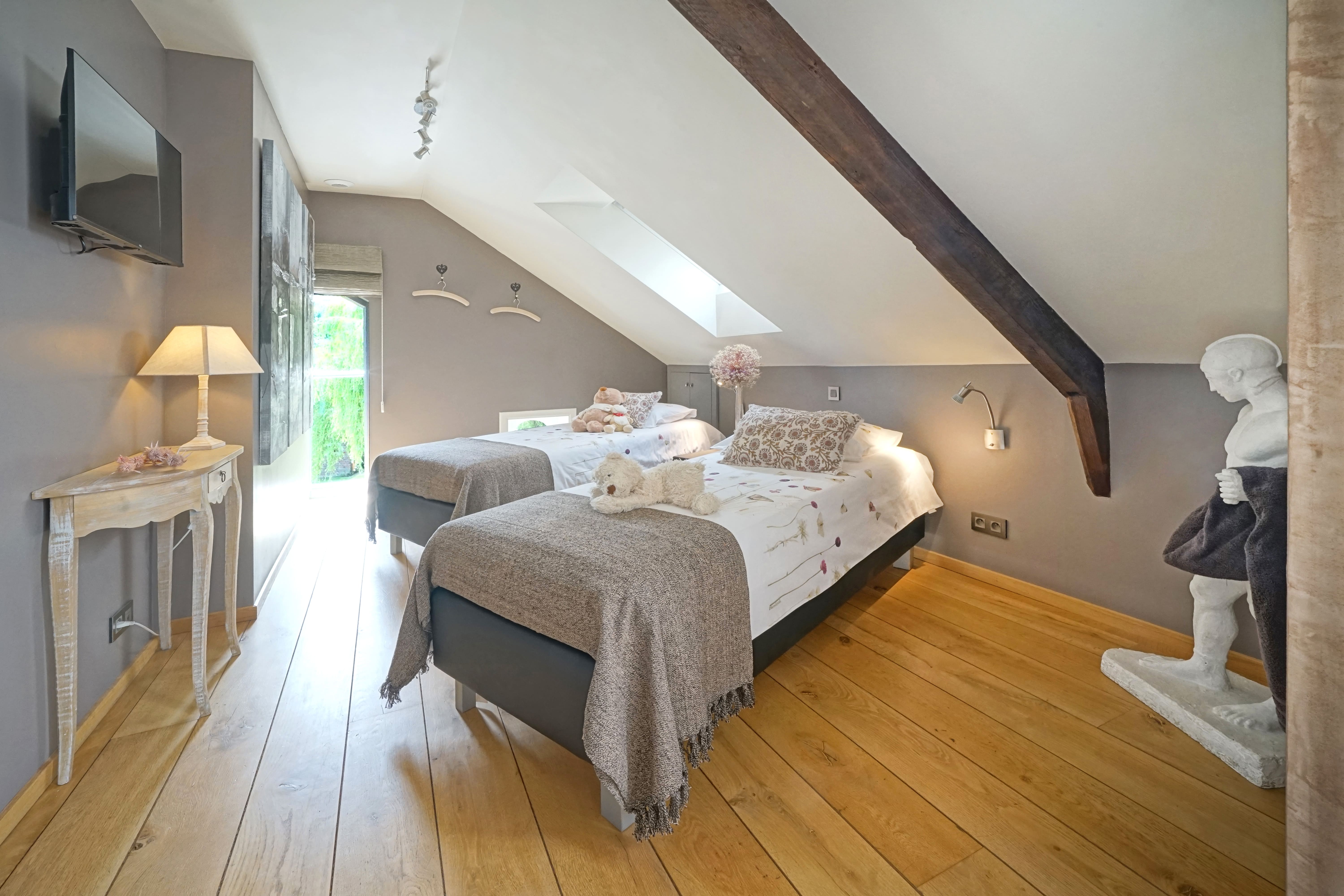 Chambre avec deux lits simples