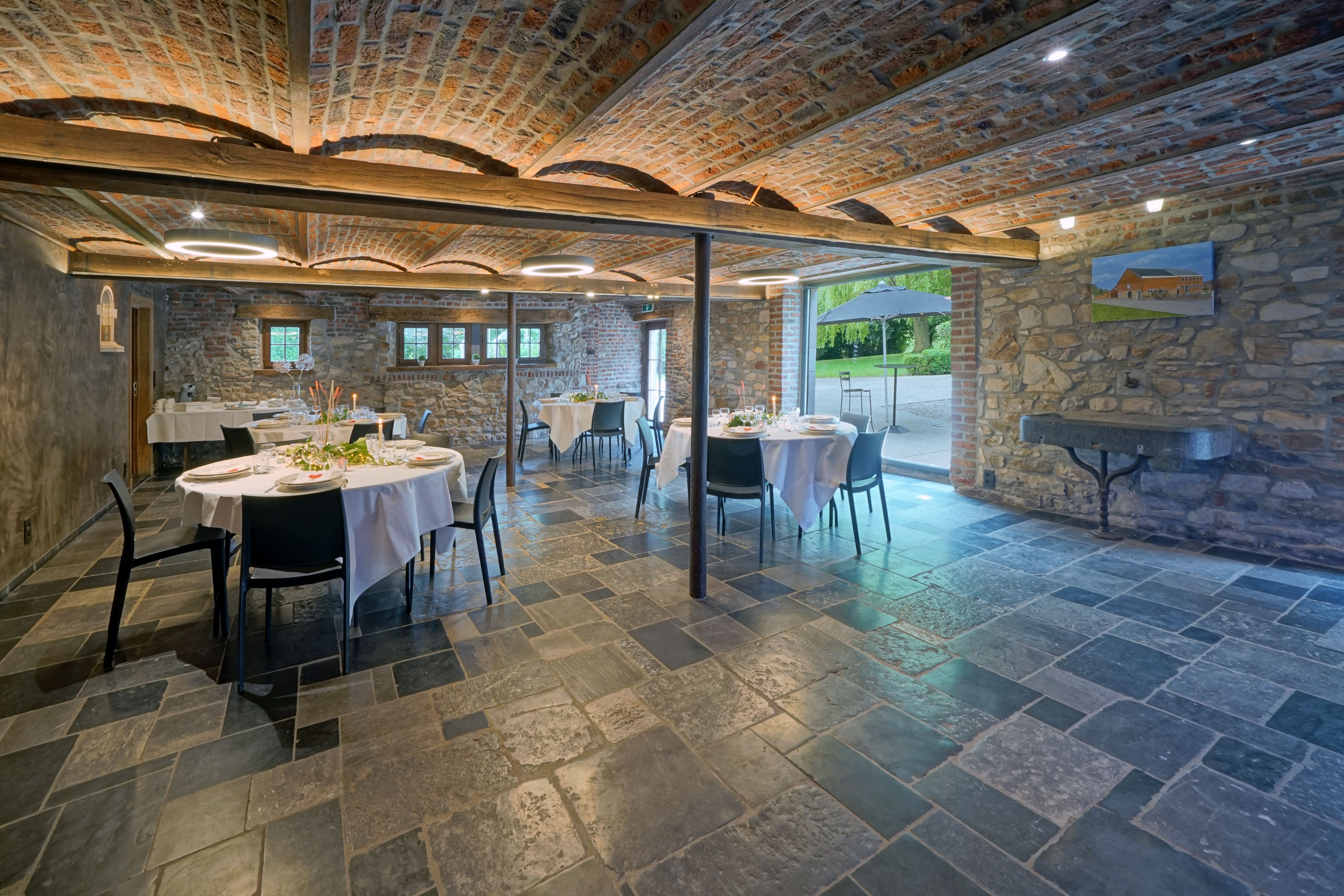 Salle ouverte sur le jardin